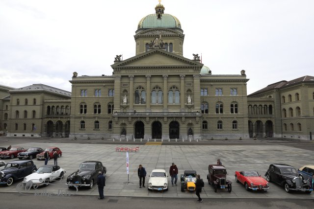 Oldies vor dem Bundeshaus Bern