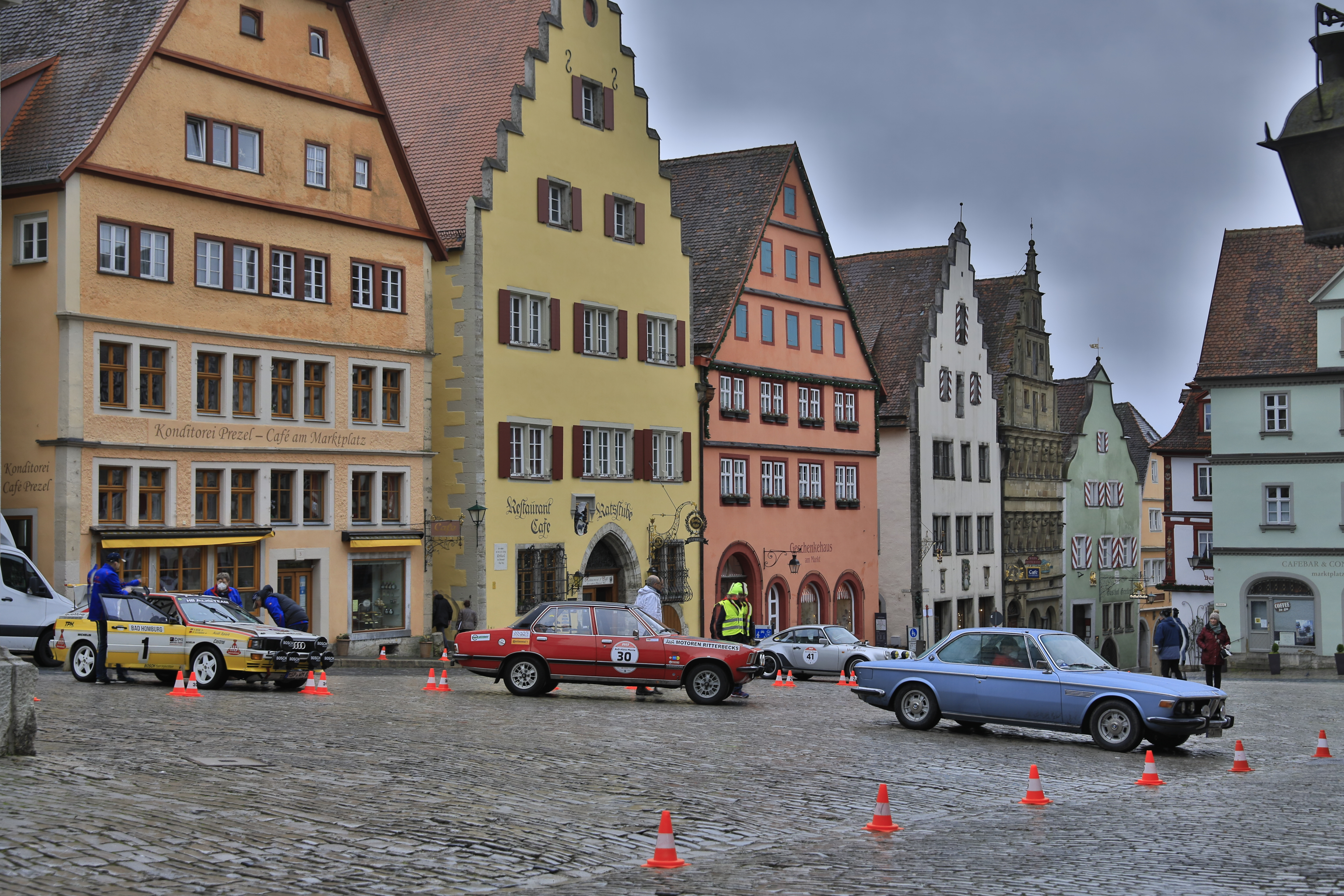 Oldtimer auf Marktplatz