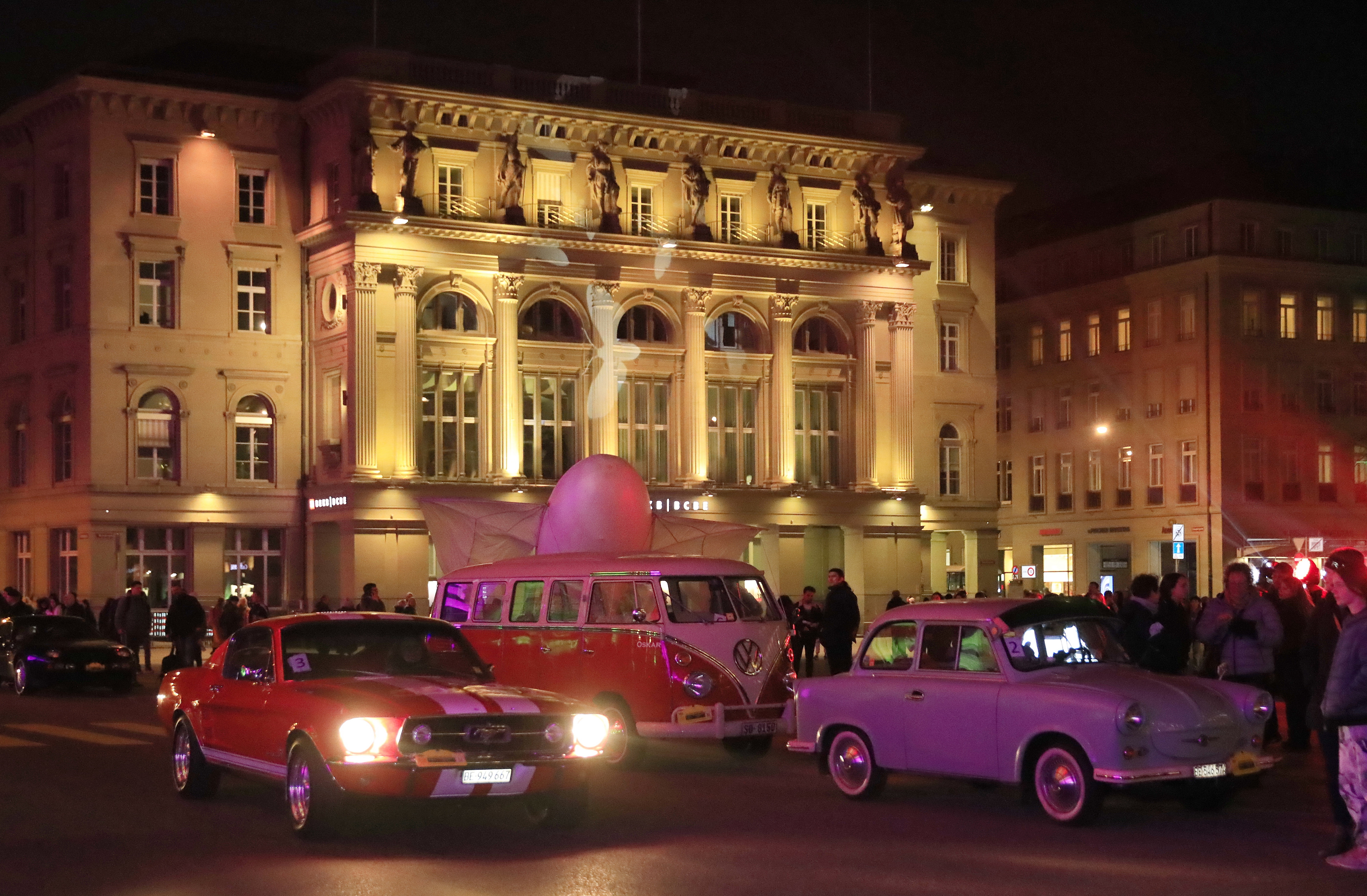 West und Ost - Mustang, Bulli und Trabant