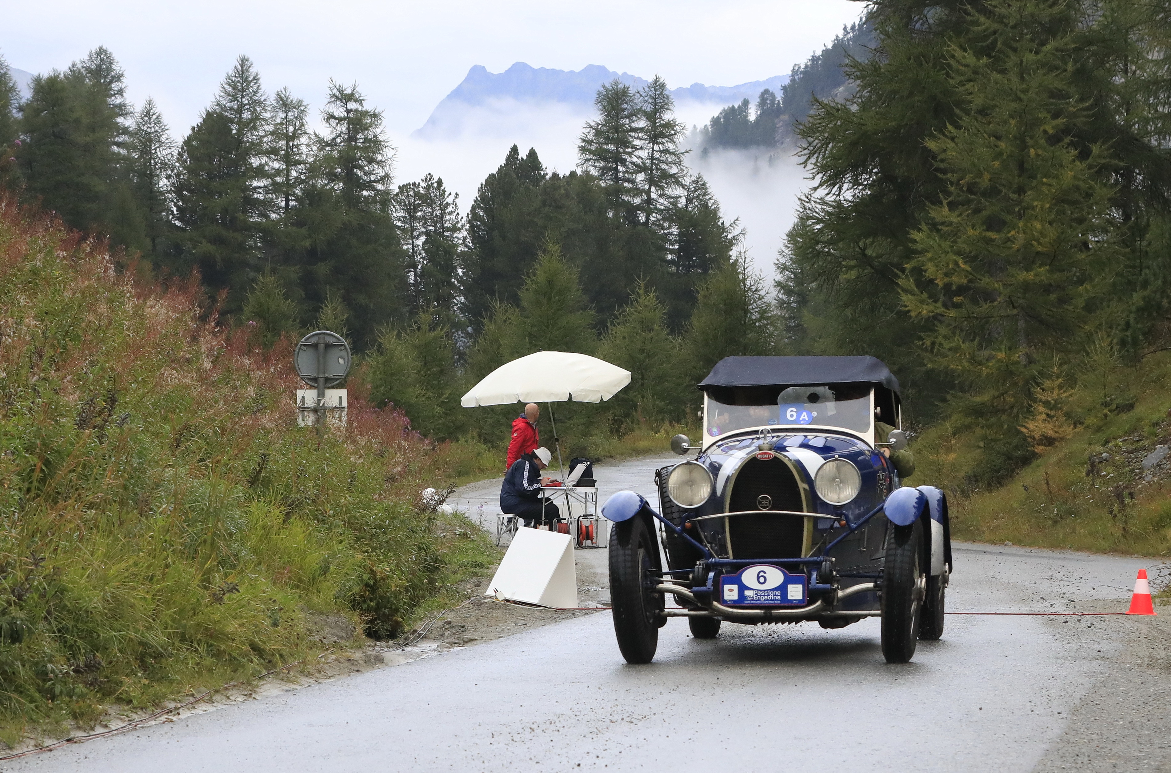 Oldie Cabrio bei schönstem Regenwetter