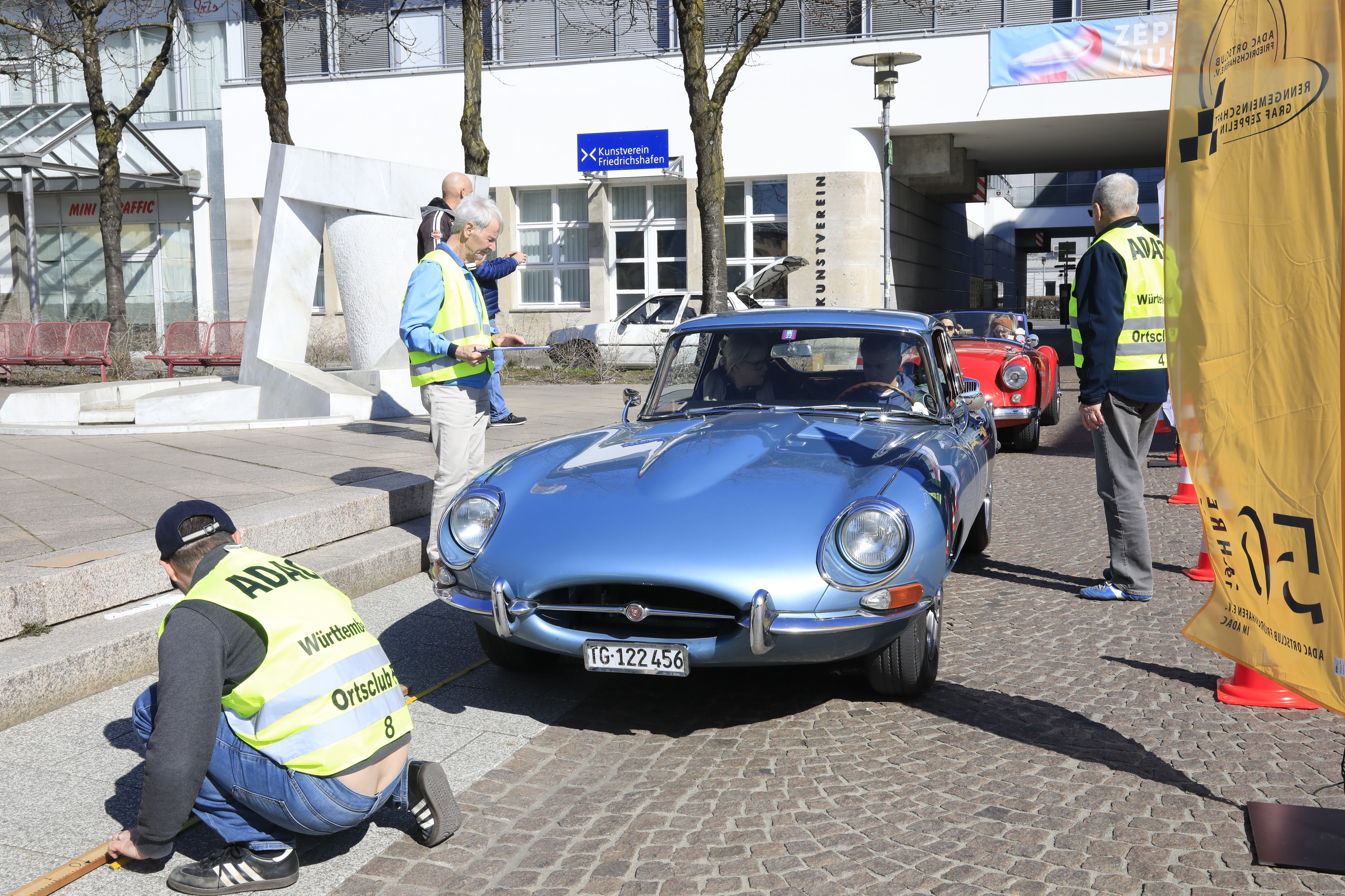 Blauer Jaguar Oldi