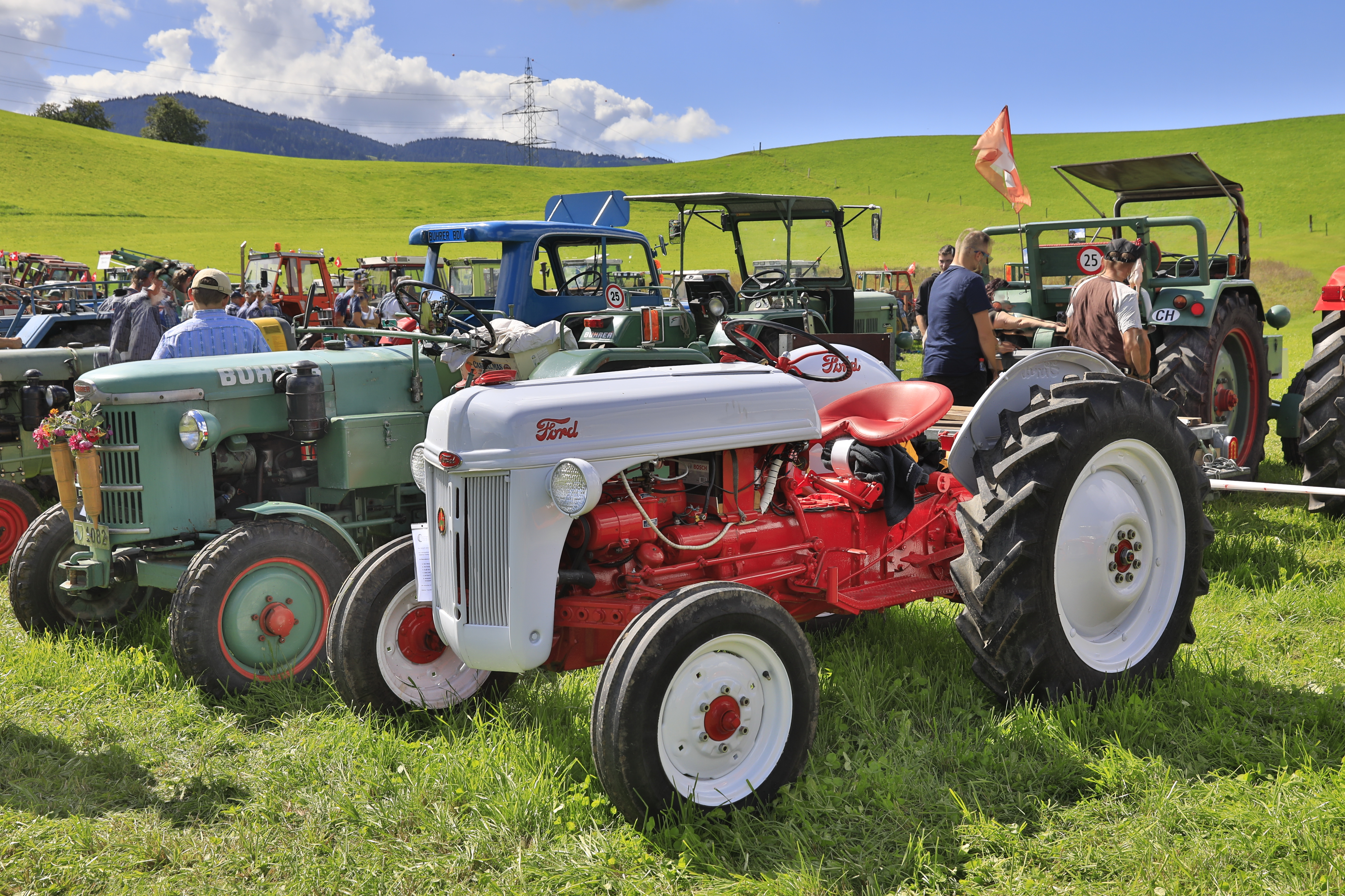 Oldtimer Traktoren bei schönstem Wetter