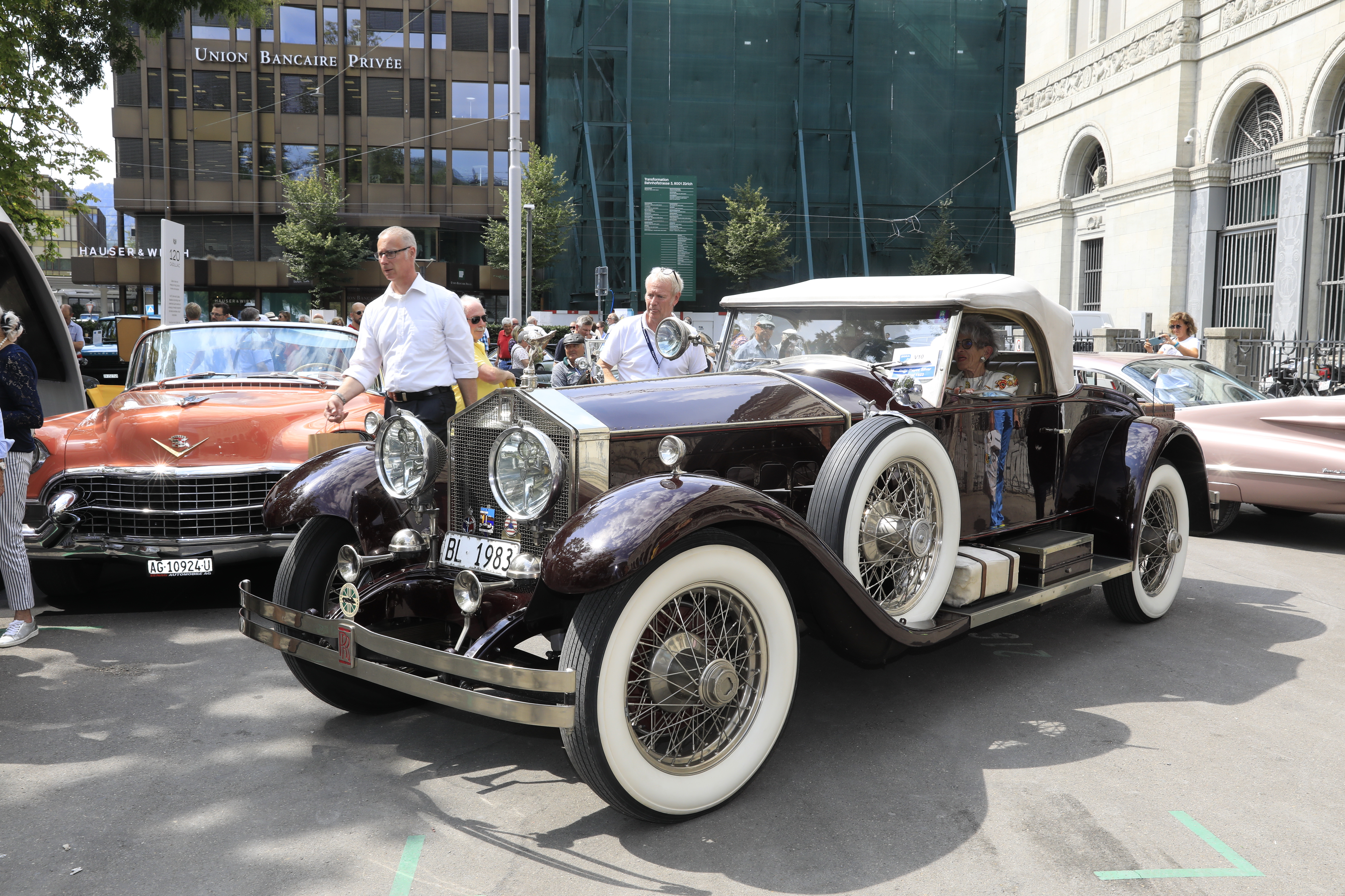 Oldtimer Cabrio auf dem Bürkliplatz in Zürich