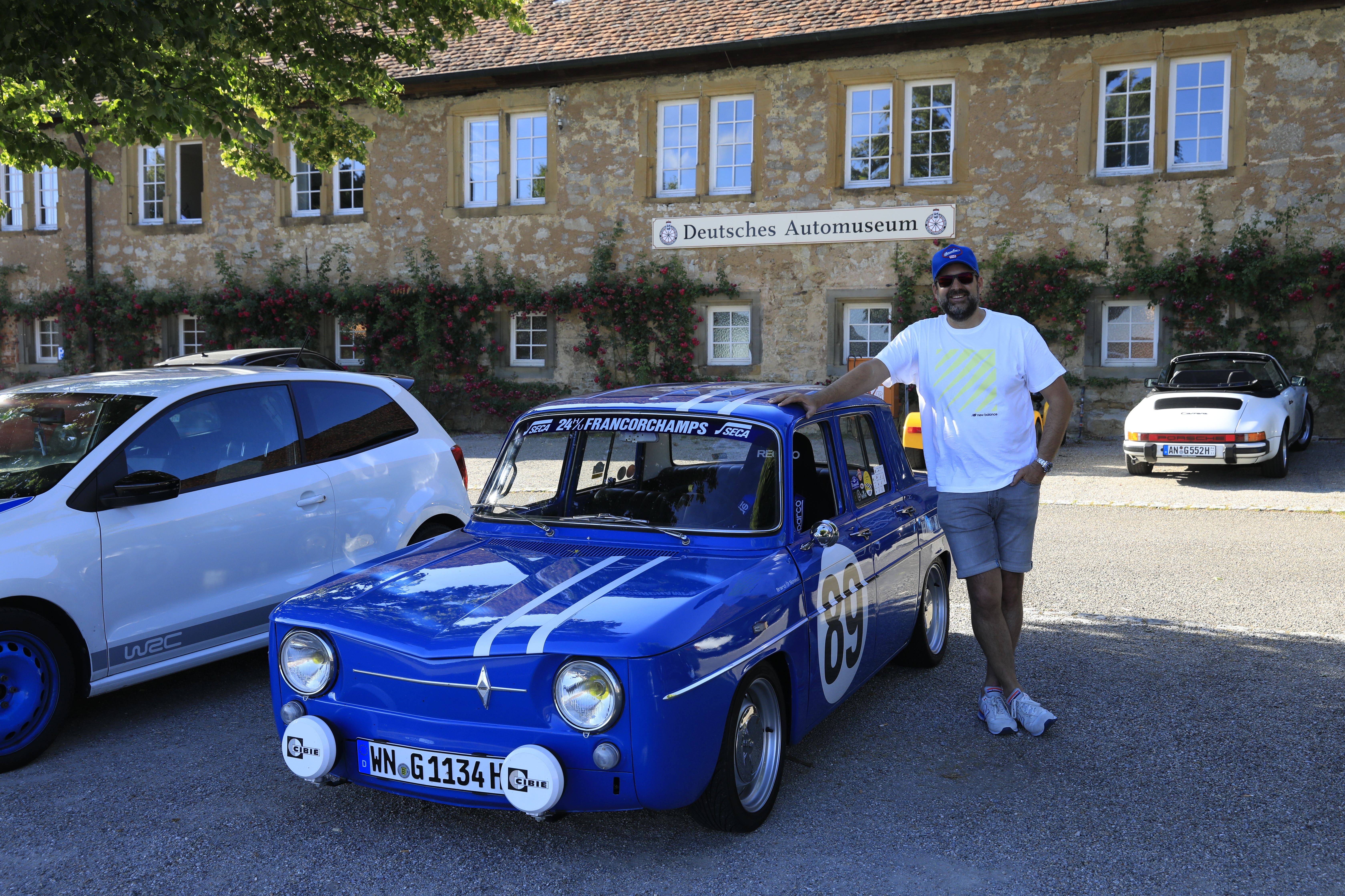 blauer Renault 8 Gordini